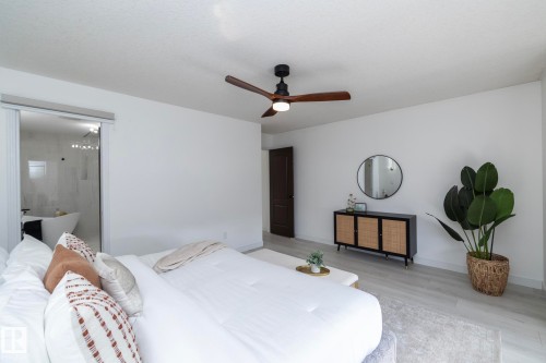 926 Thompson Place, Edmonton, AB - Indoor Photo Showing Bedroom