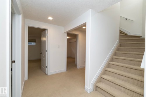 926 Thompson Place, Edmonton, AB - Indoor Photo Showing Other Room