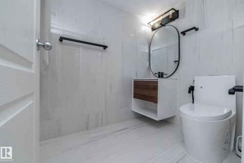 926 Thompson Place, Edmonton, AB - Indoor