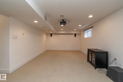 926 Thompson Place, Edmonton, AB - Indoor Photo Showing Other Room