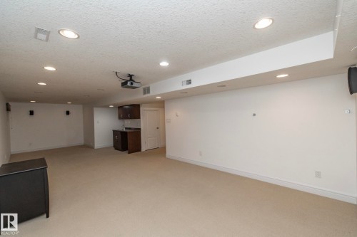 926 Thompson Place, Edmonton, AB - Indoor Photo Showing Other Room