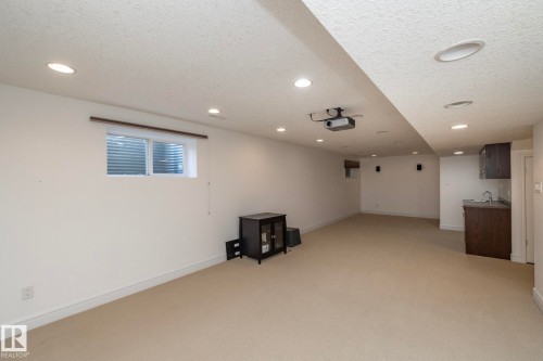 926 Thompson Place, Edmonton, AB - Indoor