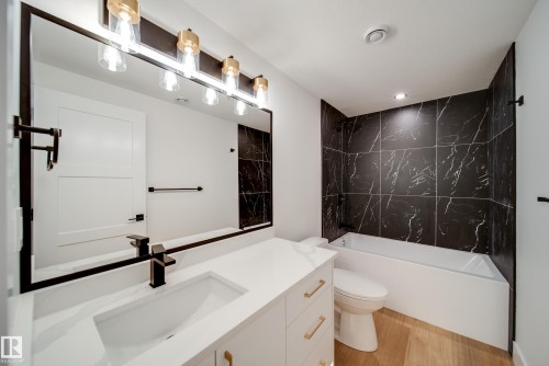 21 20425 93 Avenue, Edmonton, AB - Indoor Photo Showing Bathroom