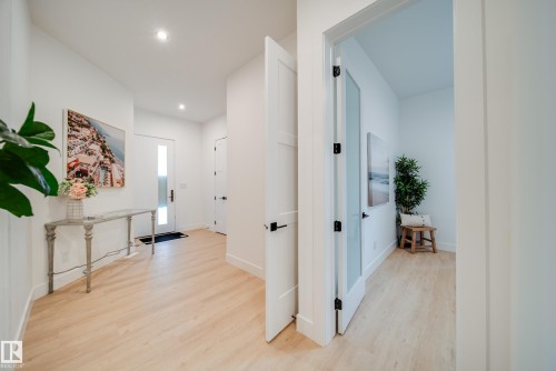 21 20425 93 Avenue, Edmonton, AB - Indoor Photo Showing Other Room