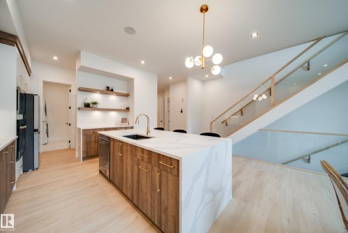 21 20425 93 Avenue, Edmonton, AB - Indoor Photo Showing Kitchen With Upgraded Kitchen