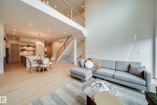 21 20425 93 Avenue, Edmonton, AB - Indoor Photo Showing Living Room