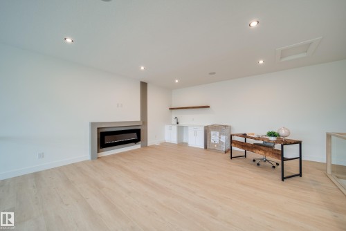 21 20425 93 Avenue, Edmonton, AB - Indoor With Fireplace