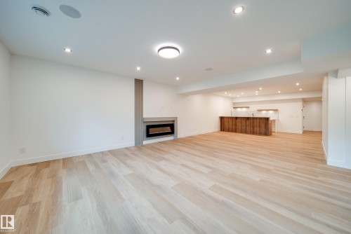 21 20425 93 Avenue, Edmonton, AB - Indoor With Fireplace