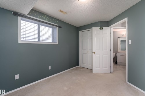 1204 Gillespie Crescent, Edmonton, AB 