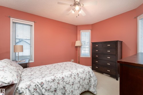 1204 Gillespie Crescent, Edmonton, AB - Indoor Photo Showing Bedroom