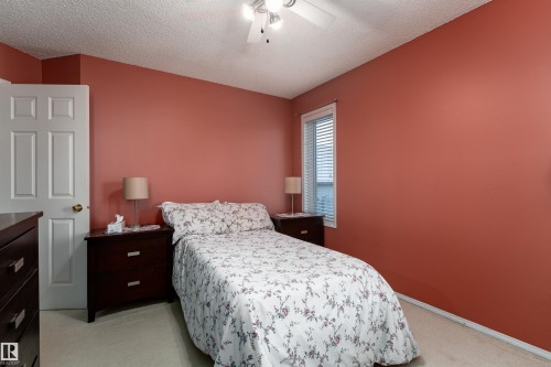 1204 Gillespie Crescent, Edmonton, AB - Indoor Photo Showing Bedroom