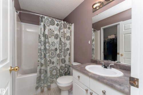 1204 Gillespie Crescent, Edmonton, AB - Indoor Photo Showing Bathroom