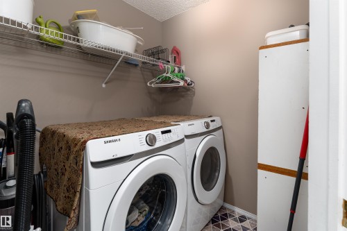 1204 Gillespie Crescent, Edmonton, AB - Indoor Photo Showing Laundry Room