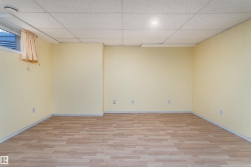 1204 Gillespie Crescent, Edmonton, AB - Indoor Photo Showing Other Room