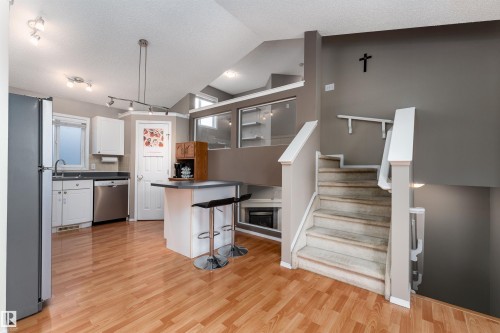 1204 Gillespie Crescent, Edmonton, AB 