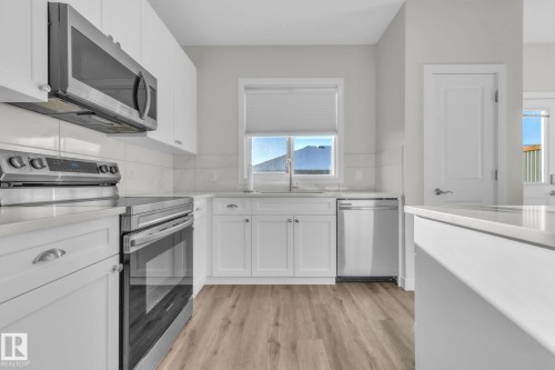 37 Sienna Boulevard, Fort Saskatchewan, AB - Indoor Photo Showing Kitchen