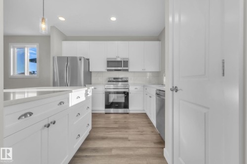 37 Sienna Boulevard, Fort Saskatchewan, AB - Indoor Photo Showing Kitchen With Upgraded Kitchen