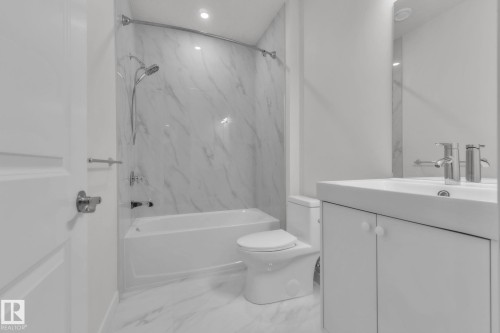 37 Sienna Boulevard, Fort Saskatchewan, AB - Indoor Photo Showing Bathroom