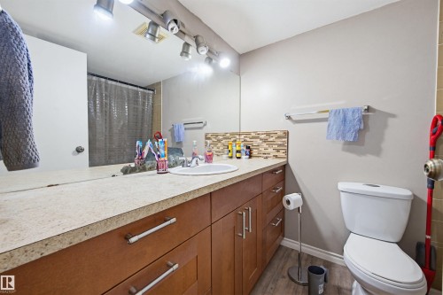 11108 83 Avenue Nw, Edmonton, AB - Indoor Photo Showing Bathroom