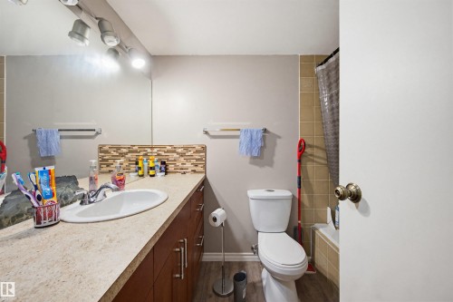 11108 83 Avenue Nw, Edmonton, AB - Indoor Photo Showing Bathroom