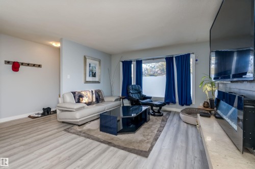6012 187 Street, Edmonton, AB - Indoor Photo Showing Living Room