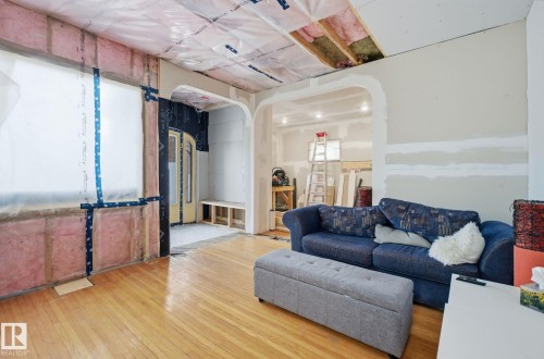 Living area featuring hardwood / wood-style floors - 11515 101 Street, Edmonton, AB - Indoor Photo Showing Living Room