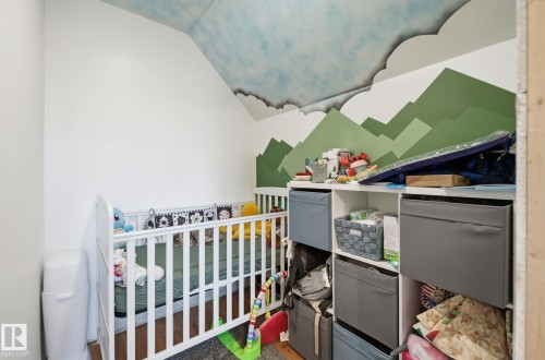 Bedroom featuring vaulted ceiling - 11515 101 Street, Edmonton, AB - Indoor