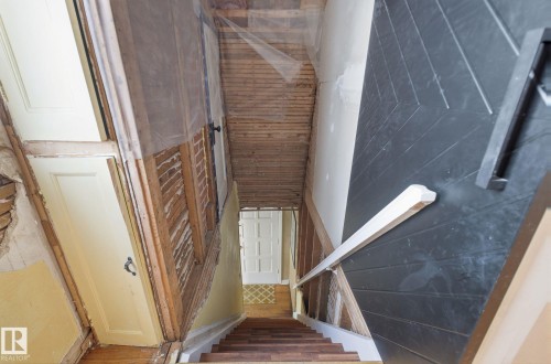 View of staircase - 11515 101 Street, Edmonton, AB - Indoor Photo Showing Other Room