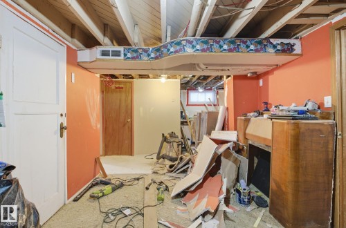 View of below grade area - 11515 101 Street, Edmonton, AB - Indoor