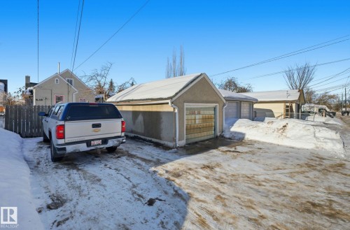 Snow covered garage featuring a detached garage - 11515 101 Street, Edmonton, AB - Outdoor