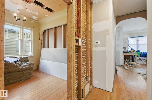 11515 101 Street, Edmonton, AB - Indoor Photo Showing Other Room