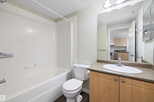 213 636 Mcallister Loop, Edmonton, AB - Indoor Photo Showing Bathroom