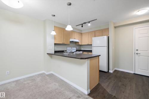 213 636 Mcallister Loop, Edmonton, AB - Indoor Photo Showing Kitchen