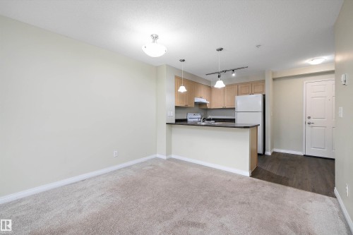 213 636 Mcallister Loop, Edmonton, AB - Indoor Photo Showing Kitchen