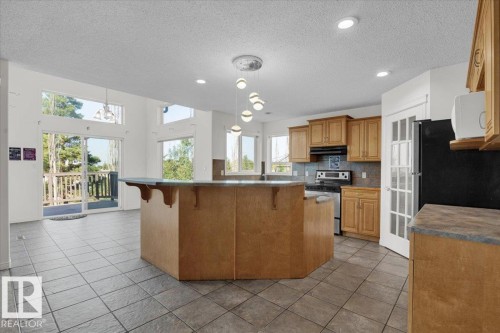 4074 33A Street, Edmonton, AB - Indoor Photo Showing Kitchen