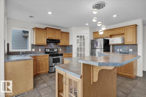 4074 33A Street, Edmonton, AB - Indoor Photo Showing Kitchen