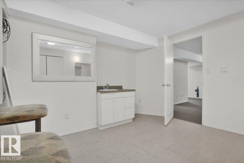 4074 33A Street, Edmonton, AB - Indoor