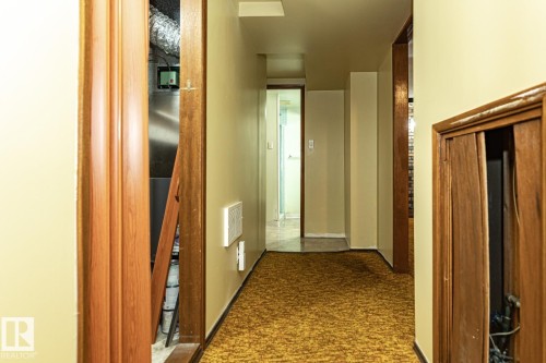 Corridor with carpet floors and baseboards - 10207 165 Avenue, Edmonton, AB - Indoor Photo Showing Other Room