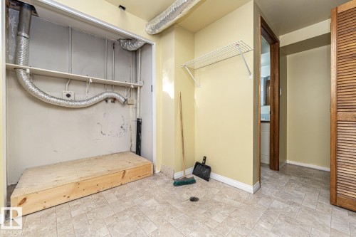 Mudroom with stone finish flooring - 10207 165 Avenue, Edmonton, AB - Indoor