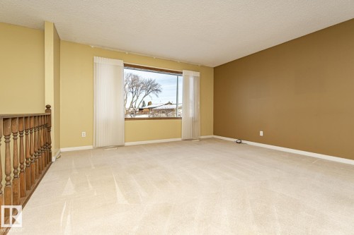 10207 165 Avenue, Edmonton, AB - Indoor Photo Showing Other Room