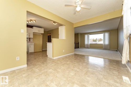 10207 165 Avenue, Edmonton, AB - Indoor Photo Showing Other Room