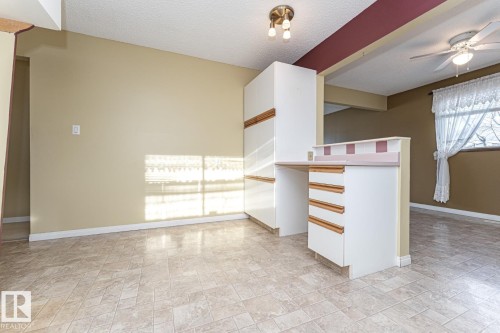 10207 165 Avenue, Edmonton, AB - Indoor Photo Showing Other Room