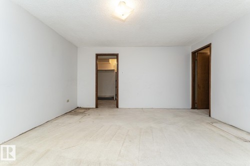 10207 165 Avenue, Edmonton, AB - Indoor Photo Showing Other Room