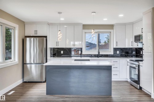 12904 95A Street, Edmonton, AB - Indoor Photo Showing Kitchen