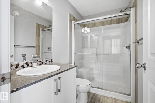 111 3305 Orchards Link, Edmonton, AB - Indoor Photo Showing Bathroom