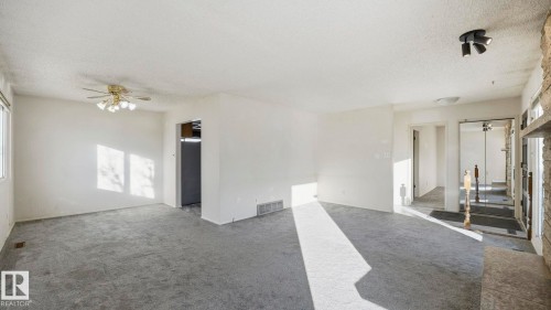 10478 21 Avenue, Edmonton, AB - Indoor Photo Showing Other Room