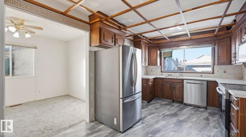 10478 21 Avenue, Edmonton, AB - Indoor Photo Showing Kitchen