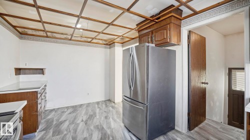 10478 21 Avenue, Edmonton, AB - Indoor Photo Showing Kitchen