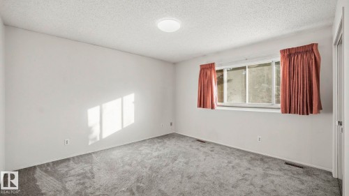10478 21 Avenue, Edmonton, AB - Indoor Photo Showing Other Room