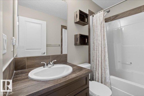 5220 20 Avenue Sw, Edmonton, AB - Indoor Photo Showing Bathroom